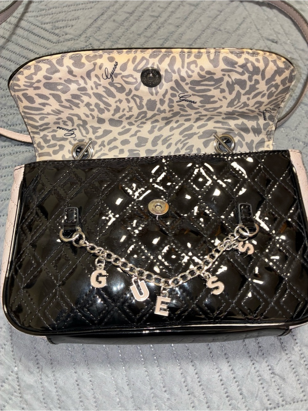 GUESS Black Patent Quilted Crossbody with Pale Pink Trim NWOT - Picture 4 of 8